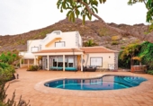 Chalet independiente con terreno en venta en la España, Adeje, ref: TR141419 foto