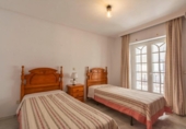 Chalet independiente con terreno en venta en la España, Marbella, ref: TR171811 foto