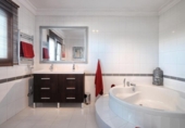 Chalet independiente con terreno en venta en la España, Marbella, ref: TR133414 foto