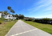 Chalet independiente con terreno en venta en la España, Estepona, ref: TR239301 foto