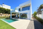 Chalet independiente con terreno en venta en la España, Estepona, ref: TR269191 foto