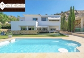 Chalet independiente con terreno en venta en la España, Málaga, ref: TR264701 foto