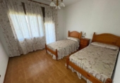 Отдельно стоящий дом с участком на продажу в городе Torredembarra Фото