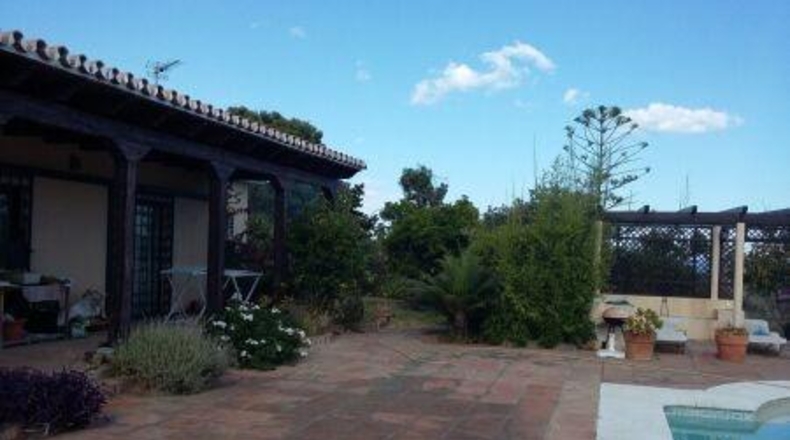 Málaga - Estepona - 10000m2