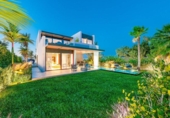 Chalet independiente con terreno en venta en la España, Estepona, ref: TR242762 foto