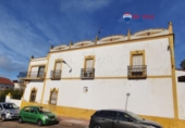 Отдельно стоящий дом с участком на продажу в городе Zafra Фото