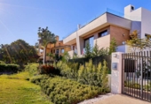 Chalet independiente con terreno en venta en la España, Marbella, ref: TR133975 foto