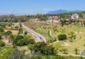 Chalet independiente con terreno en venta en la España, Marbella, ref: TR241251 foto
