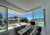 Chalet independiente con terreno en venta en la España, Marbella, ref: TR144867 foto