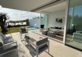 Chalet independiente con terreno en venta en la España, Marbella, ref: TR235632 foto