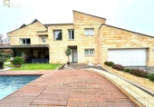 Chalet independiente con terreno en venta en la España, Las Rozas de Madrid, ref: TR181634 foto