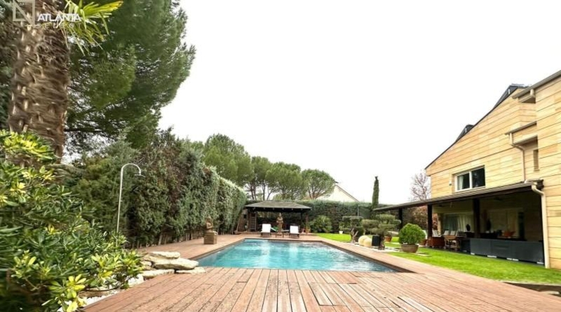 Comunidad de Madrid - Las Rozas de Madrid - 1300m2