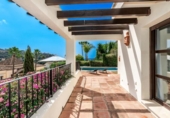 Chalet independiente con terreno en venta en la España, Benahavís, ref: TR223079 foto