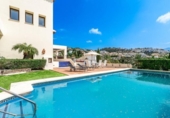 Chalet independiente con terreno en venta en la España, Benahavís, ref: TR223079 foto