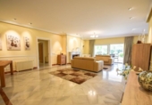 Chalet independiente con terreno en venta en la España, Marbella, ref: TR162238 foto