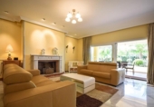 Chalet independiente con terreno en venta en la España, Marbella, ref: TR162238 foto