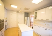 Chalet independiente con terreno en venta en la España, Marbella, ref: TR162238 foto