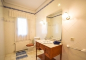 Chalet independiente con terreno en venta en la España, Marbella, ref: TR162238 foto