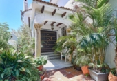 Chalet independiente con terreno en venta en la España, Marbella, ref: TR260610 foto