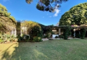 Chalet independiente con terreno en venta en la España, Estepona, ref: TR148830 foto