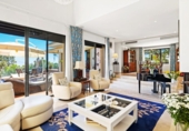 Chalet independiente con terreno en venta en la España, Marbella, ref: TR241294 foto