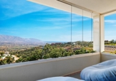 Chalet independiente con terreno en venta en la España, Marbella, ref: TR241294 foto