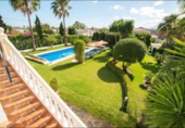 Chalet independiente con terreno en venta en la España, Marbella, ref: TR156461 foto