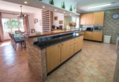 Chalet independiente con terreno en venta en la España, Marbella, ref: TR156461 foto