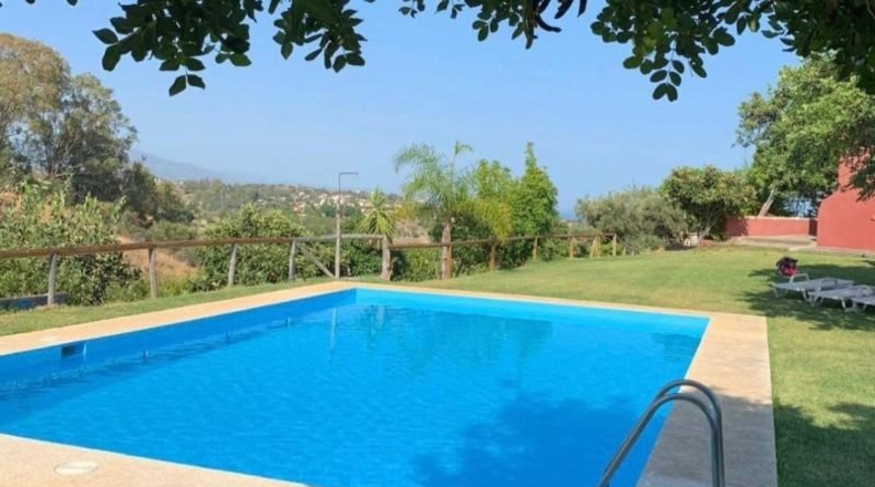 Málaga - Estepona - 49000m2