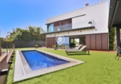 Chalet independiente con terreno en venta en la España, Sitges, ref: TR264765 foto