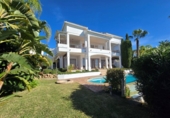 Chalet independiente con terreno en venta en la España, Marbella, ref: TR218331 foto