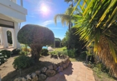Chalet independiente con terreno en venta en la España, Marbella, ref: TR218331 foto