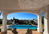Chalet independiente con terreno en venta en la España, Marbella, ref: TR218331 foto