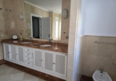 Chalet independiente con terreno en venta en la España, Marbella, ref: TR218331 foto