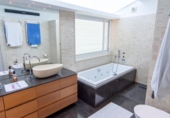 Chalet independiente con terreno en venta en la España, Marbella, ref: TR159210 foto