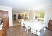 Chalet independiente con terreno en venta en la España, Marbella, ref: TR148829 foto