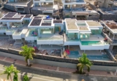 Chalet independiente con terreno en venta en la España, Adeje, ref: TR139557 foto