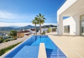 Chalet independiente con terreno en venta en la España, Benahavís, ref: TR239916 foto