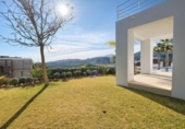 Chalet independiente con terreno en venta en la España, Benahavís, ref: TR239916 foto