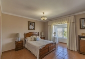 Chalet independiente con terreno en venta en la España, Marbella, ref: TR231646 foto