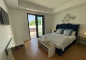 Chalet independiente con terreno en venta en la España, Marbella, ref: TR162227 foto