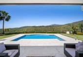 Chalet independiente con terreno en venta en la España, Marbella, ref: TR155661 foto