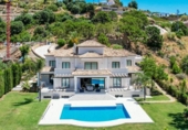 Chalet independiente con terreno en venta en la España, Marbella, ref: TR155661 foto