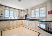 Chalet independiente con terreno en venta en la España, Marbella, ref: TR155661 foto