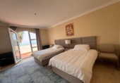 Chalet independiente con terreno en venta en la España, Estepona, ref: TR266106 foto