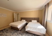 Chalet independiente con terreno en venta en la España, Estepona, ref: TR266106 foto