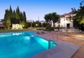 Chalet independiente con terreno en venta en la España, La Zubia, ref: TR149308 foto