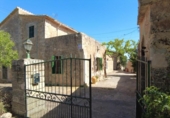 Chalet independiente con terreno en venta en la España, Santa Eugènia, ref: TR229388 foto