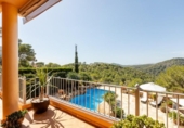 Chalet independiente con terreno en venta en la España, Santa Eulària des Riu, ref: TR158153 foto