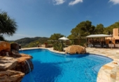 Chalet independiente con terreno en venta en la España, Santa Eulària des Riu, ref: TR158153 foto